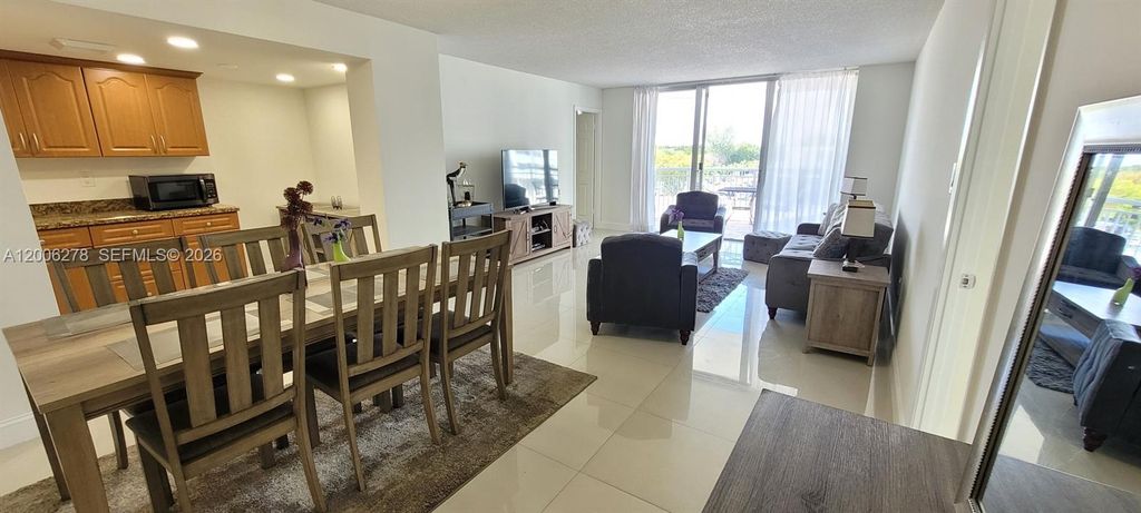 18011 Biscayne Boulevard 402, Aventura, FL 33160