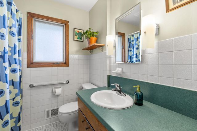2854 Churchill Street, Roseville, MN 55113