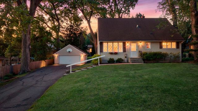 2854 Churchill Street, Roseville, MN 55113