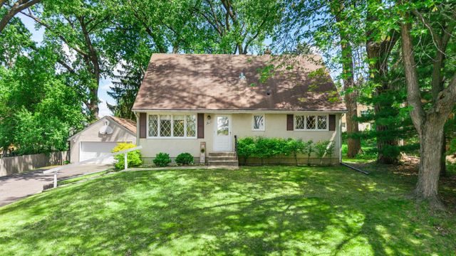 2854 Churchill Street, Roseville, MN 55113