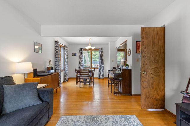2854 Churchill Street, Roseville, MN 55113