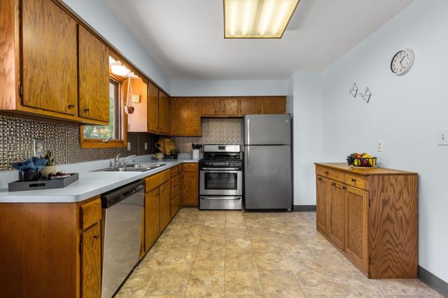 2854 Churchill Street, Roseville, MN 55113