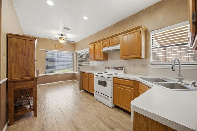 412 Seminary Ridge, Mesquite, TX 75149