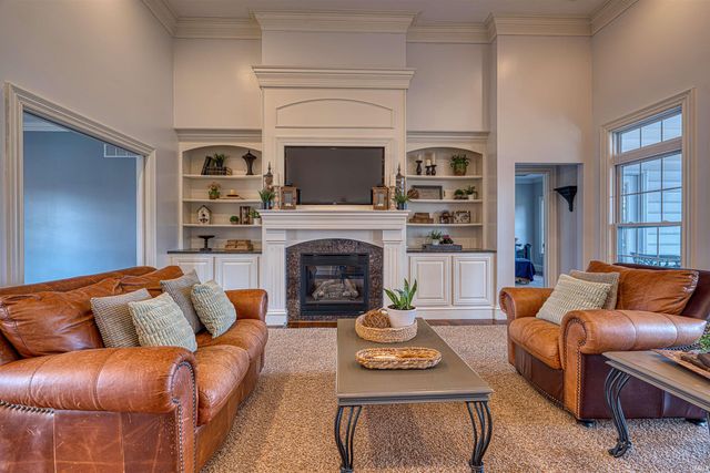 6055 Pfafflin Lake Boulevard, Newburgh, IN 47630