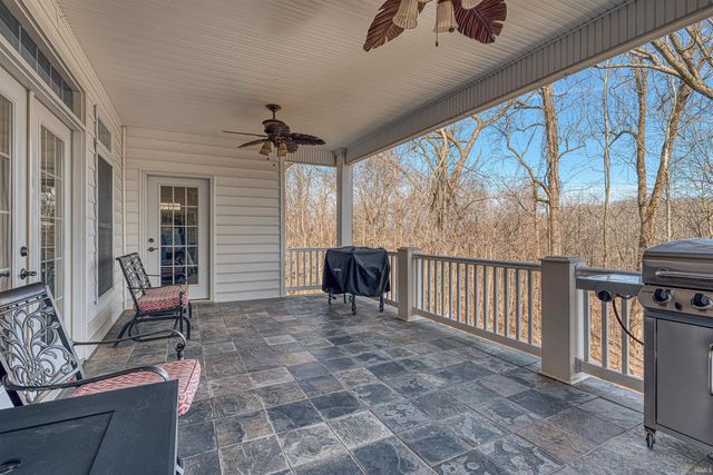 6055 Pfafflin Lake Boulevard, Newburgh, IN 47630