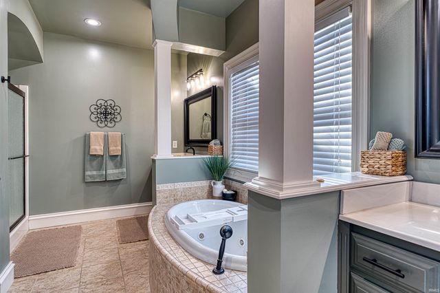 6055 Pfafflin Lake Boulevard, Newburgh, IN 47630