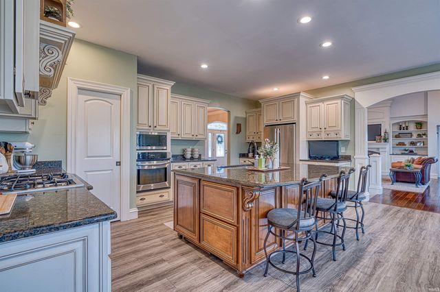 6055 Pfafflin Lake Boulevard, Newburgh, IN 47630