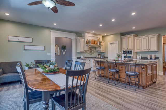 6055 Pfafflin Lake Boulevard, Newburgh, IN 47630