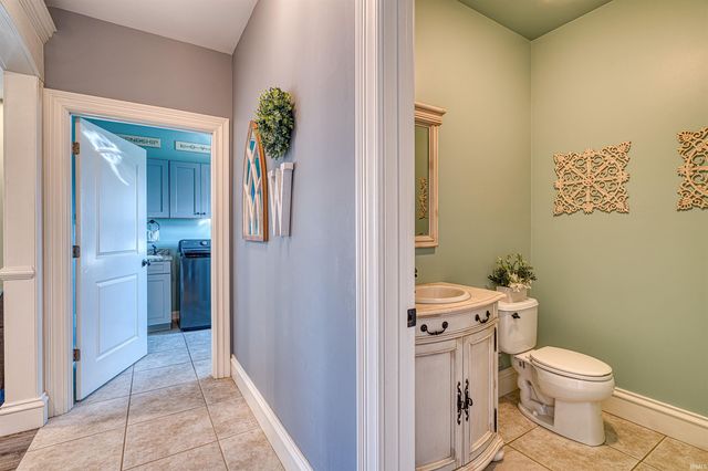 6055 Pfafflin Lake Boulevard, Newburgh, IN 47630