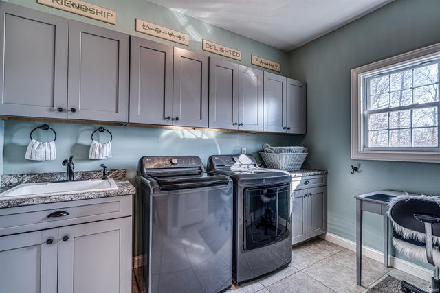 6055 Pfafflin Lake Boulevard, Newburgh, IN 47630