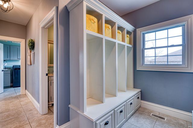 6055 Pfafflin Lake Boulevard, Newburgh, IN 47630