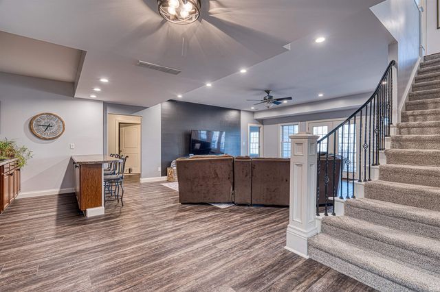 6055 Pfafflin Lake Boulevard, Newburgh, IN 47630