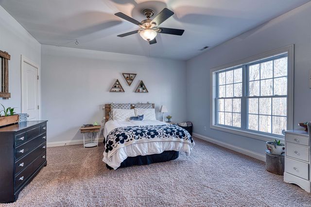 6055 Pfafflin Lake Boulevard, Newburgh, IN 47630