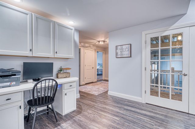 6055 Pfafflin Lake Boulevard, Newburgh, IN 47630