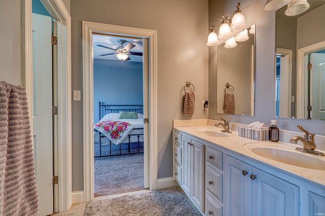 6055 Pfafflin Lake Boulevard, Newburgh, IN 47630