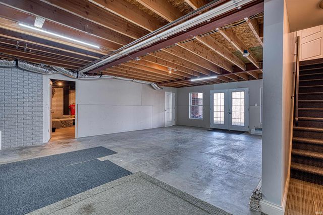 6055 Pfafflin Lake Boulevard, Newburgh, IN 47630