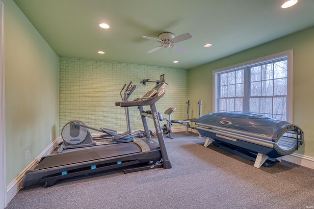 6055 Pfafflin Lake Boulevard, Newburgh, IN 47630