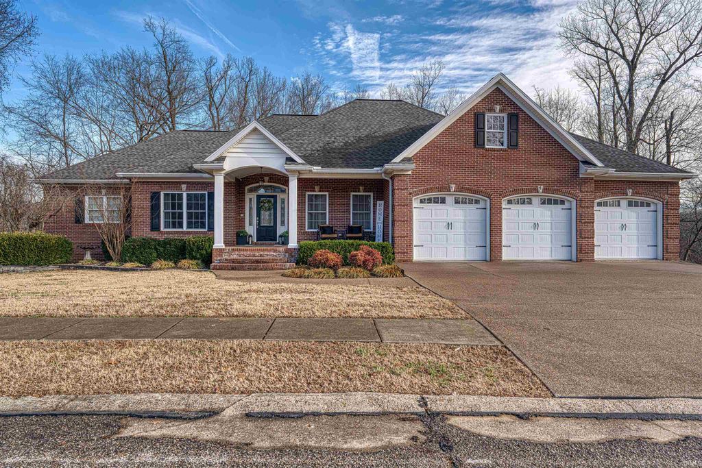 6055 Pfafflin Lake Boulevard, Newburgh, IN 47630