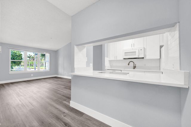 2319 N Congress Avenue 22, Boynton Beach, FL 33426