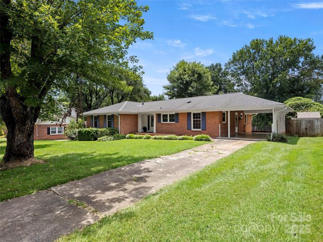403 Pole Creasman Road, Asheville, NC 28806