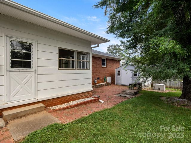 403 Pole Creasman Road, Asheville, NC 28806