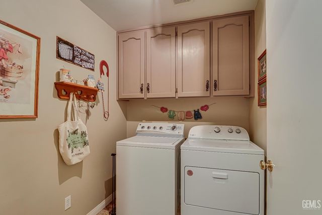 10810 Royal Ascot Avenue, Bakersfield, CA 93312