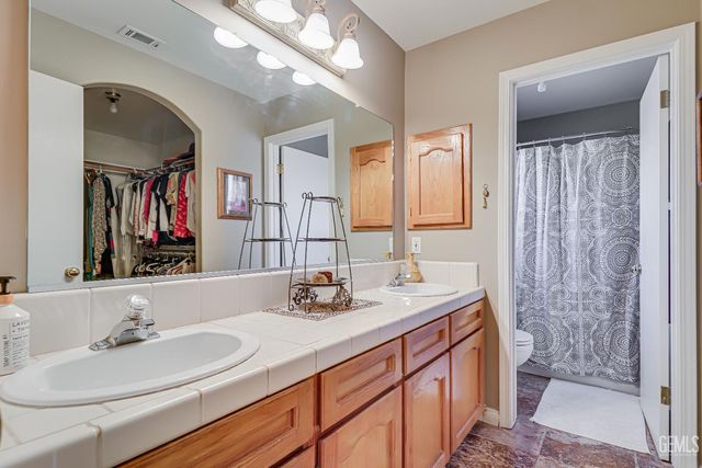 10810 Royal Ascot Avenue, Bakersfield, CA 93312