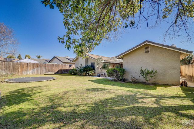 10810 Royal Ascot Avenue, Bakersfield, CA 93312