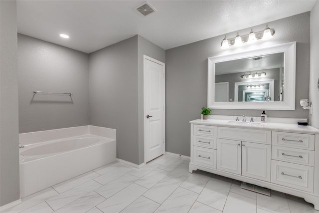 1000 Marietta Lane, Aubrey, TX 76227