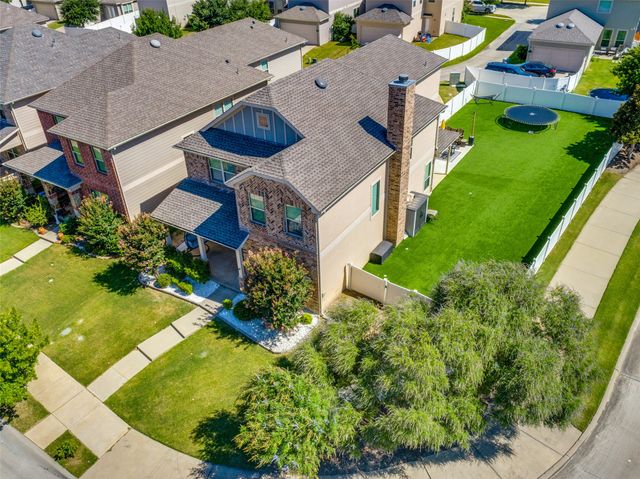 1000 Marietta Lane, Aubrey, TX 76227