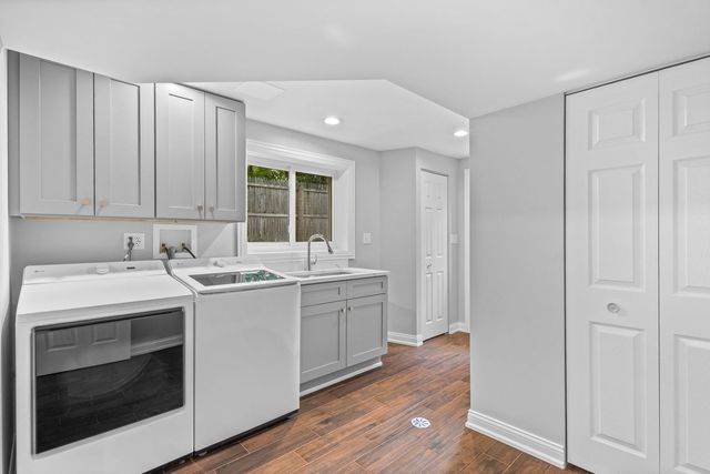 223 Kenloch Avenue, Libertyville, IL 60048