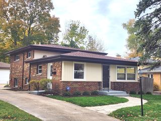 223 Kenloch Avenue, Libertyville, IL 60048