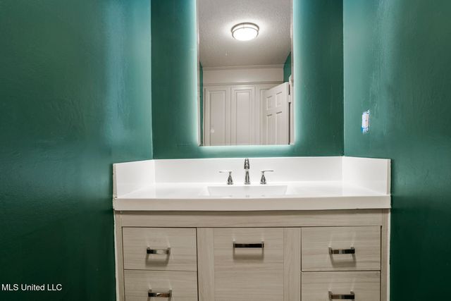 332 Kiowa Drive, Madison, MS 39110