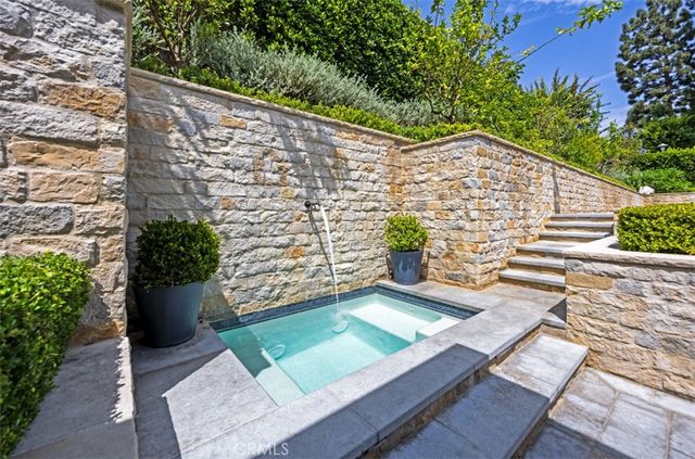 7 Oakmont Lane, Newport Beach, CA 92660