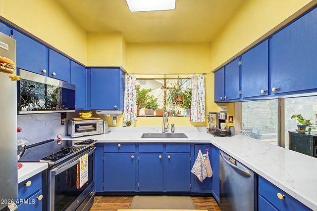 4442 E BLUEFIELD Avenue, Phoenix, AZ 85032
