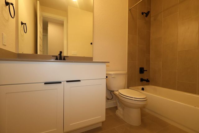 225 Grayson Elm Pass, Dripping Springs, TX 78620