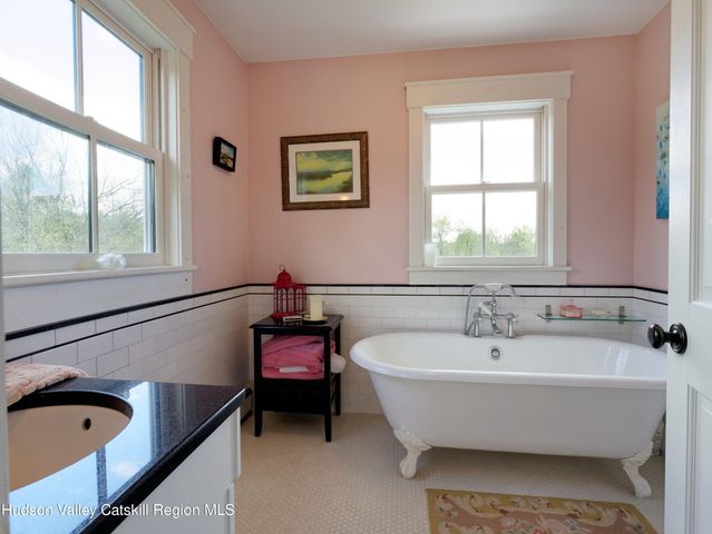 5246 New York 9-G, Tivoli, NY 12583