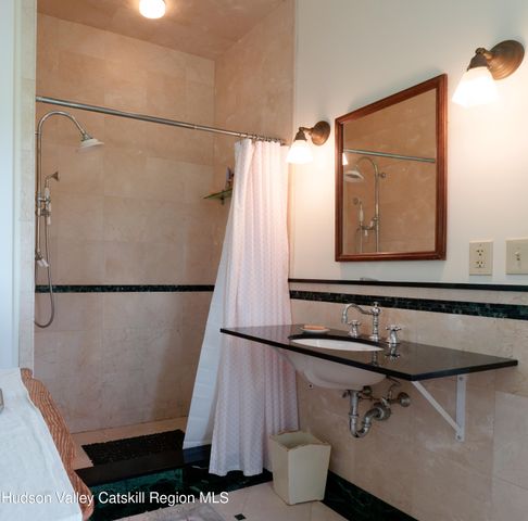 5246 New York 9-G, Tivoli, NY 12583