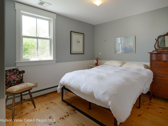 5246 New York 9-G, Tivoli, NY 12583