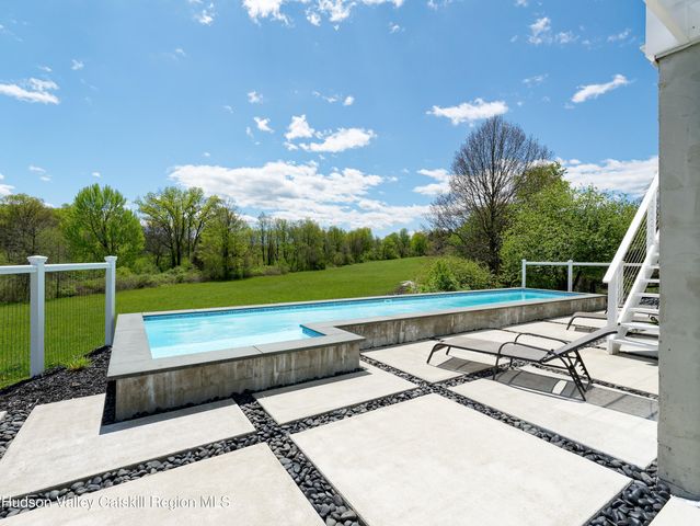 5246 New York 9-G, Tivoli, NY 12583