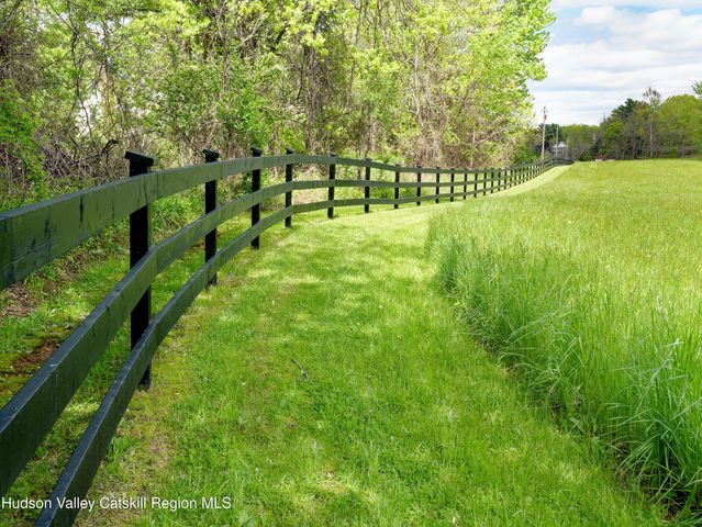 5246 New York 9-G, Tivoli, NY 12583