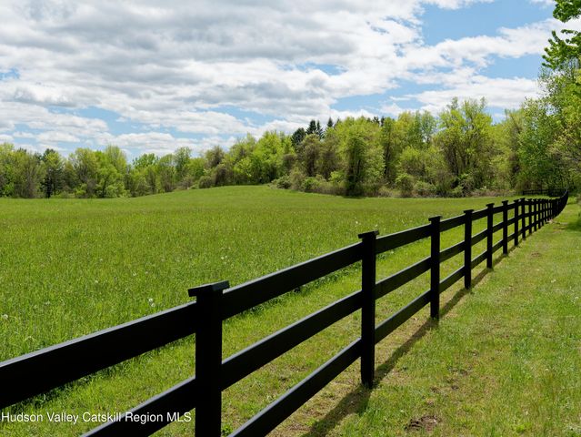 5246 New York 9-G, Tivoli, NY 12583