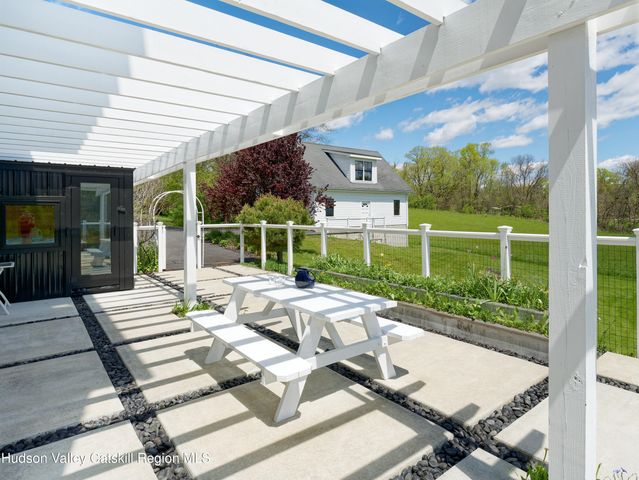5246 New York 9-G, Tivoli, NY 12583