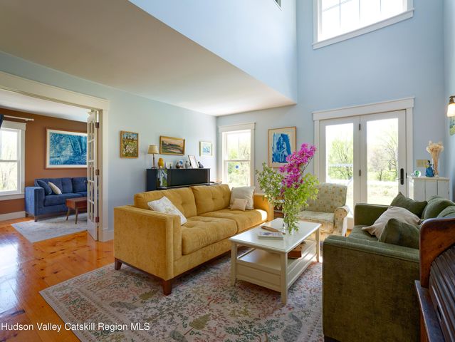 5246 New York 9-G, Tivoli, NY 12583