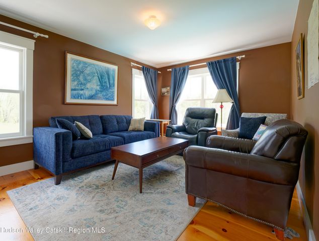 5246 New York 9-G, Tivoli, NY 12583