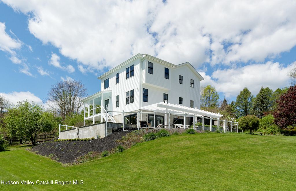 5246 New York 9-G, Tivoli, NY 12583