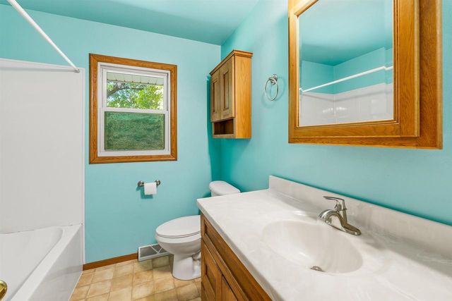 709 MEMORIAL DRIVE, Kewaskum, WI 53040