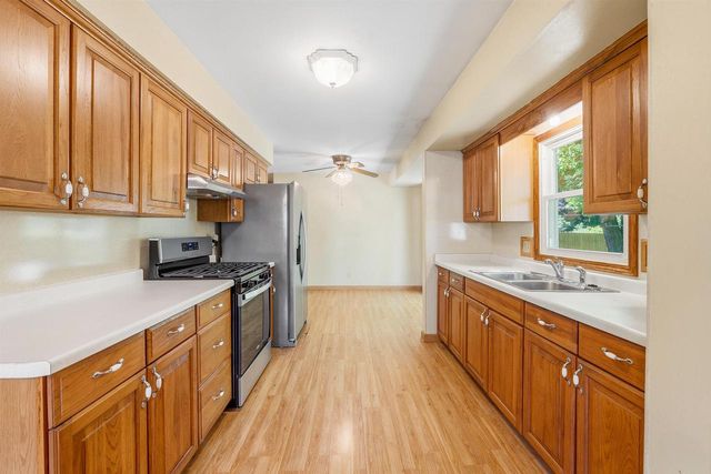 709 MEMORIAL DRIVE, Kewaskum, WI 53040