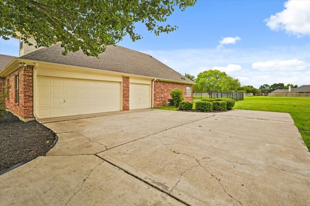 1036 E Oaklawn Drive, Talty, TX 75160
