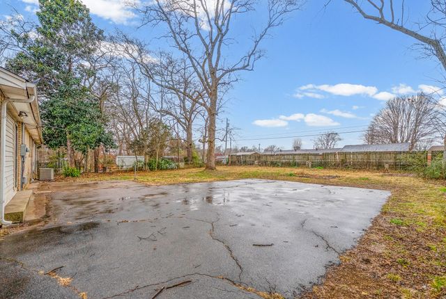 13 Charlemagne Blvd, Clarksville, TN 37042